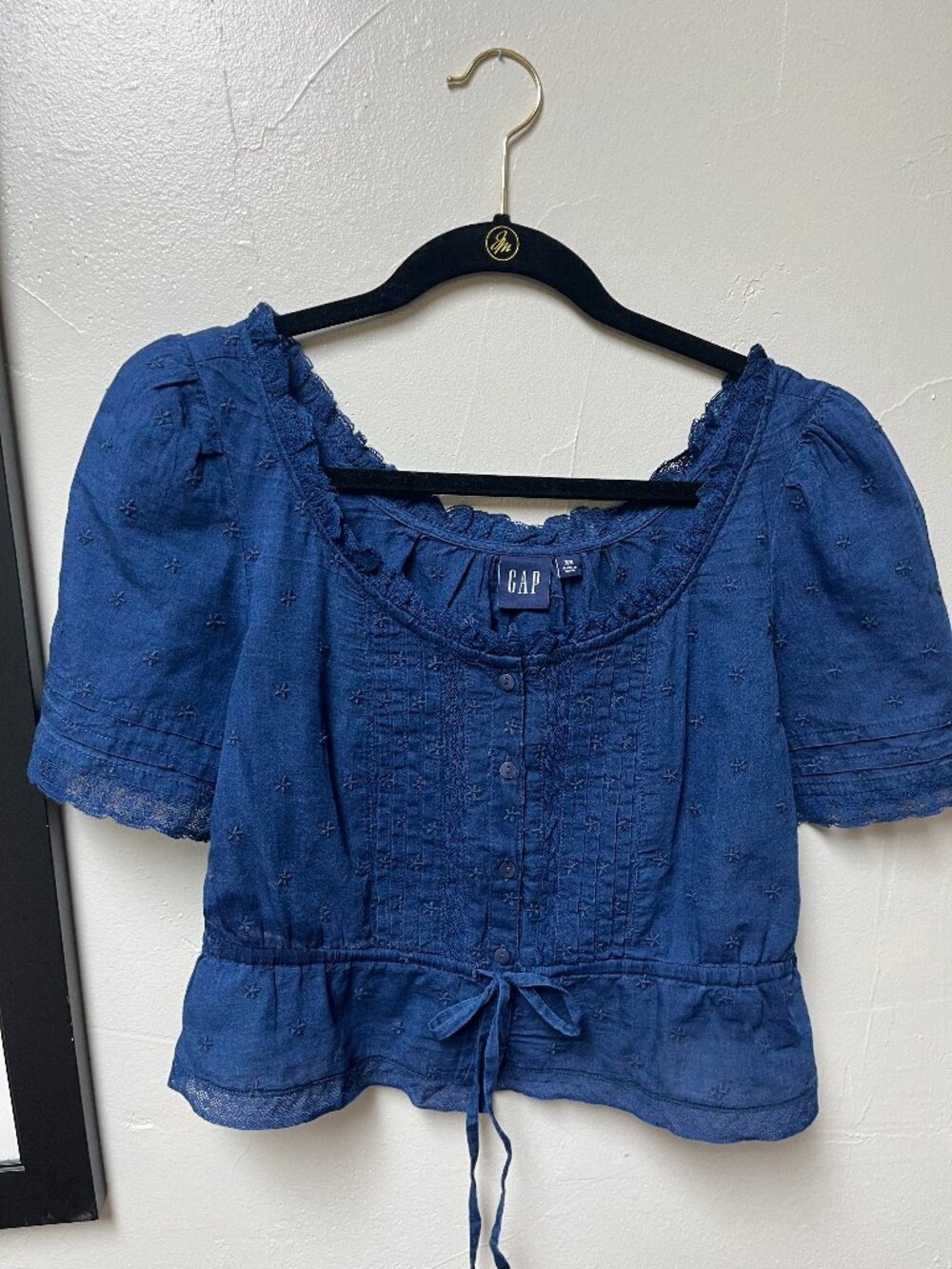 Gap blue lace trimmed peplum top